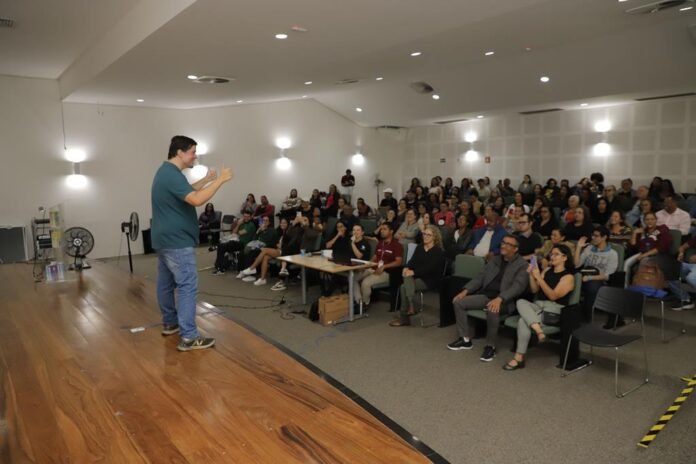 Café com Libras movimenta comunidade surda de Barueri