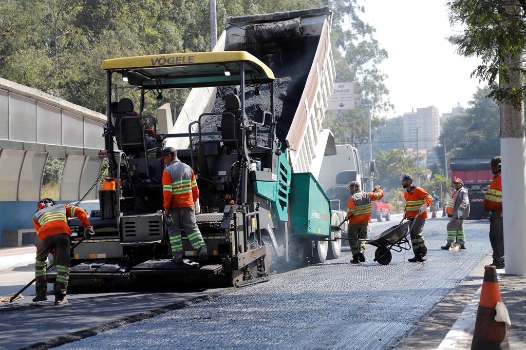 Prefeitura recapeia trecho do Corredor Oeste e via de ligação do Centro à Aldeia