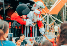 Mais de 5 mil pessoas celebram o ‘Natal Mais Feliz’ da prefeitura de Carapicuíba no Parque dos Paturis Crianças e famílias celebram o evento 'Natal Mais Feliz' da Prefeitura de Carapicuíba no Parque dos Paturis