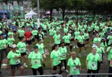 Fábio de Jesus quebra recorde na 49ª Corrida de São Silveira em Barueri Fábio de Jesus cruzando a linha de chegada da Corrida São Silveira com Beto Piteri