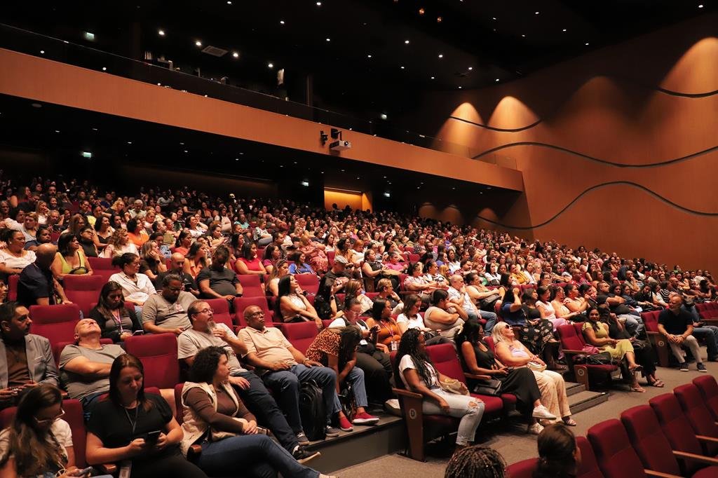 Professores de Barueri participando da 1ª Jornada Pedagógica na Praça das Artes