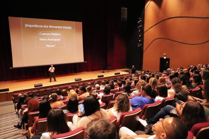 Professores de Barueri participando da 1ª Jornada Pedagógica na Praça das Artes 2