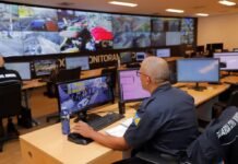 Segurança em Barueri: cidade bate recorde histórico com menor índice de roubos em 25 anos Viaturas da Guarda Civil Municipal de Barueri enfileiradas em frente ao centro de monitoramento tecnológico