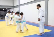 Escolinhas de esportes em Barueri 2026: veja como garantir sua vaga gratuita Crianças e jovens praticando esportes em um dos polos esportivos da prefeitura de Barueri