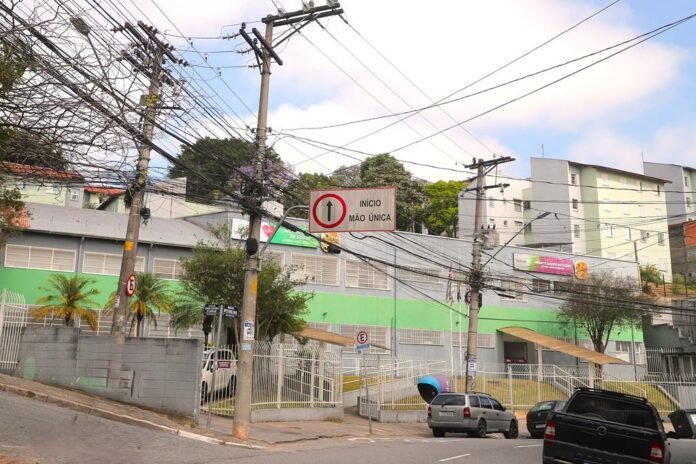 Fachada da UBS Amaro José de Souza no Jardim Mutinga Barueri em reforma