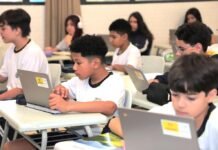 Educação de Barueri conquista Selo Ouro de Alfabetização do MEC 2025: entenda o impacto Alunos da rede municipal de Barueri em sala de aula celebrando o índice de alfabetização do MEC