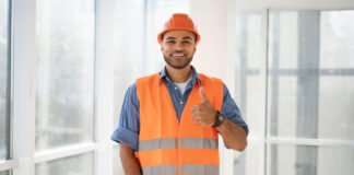 Concurso Prefeitura de Carapicuíba 2026: edital publicado com vagas para todos os níveis Fachada da prefeitura de Carapicuíba com destaque para as inscrições do concurso público 2026