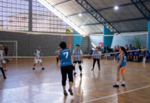 Carapicuíba abre inscrições para o Torneio Jogada de Ouro 60+ Idosos sorridentes participando de atividades esportivas em Carapicuíba.