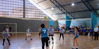 Carapicuíba abre inscrições para o Torneio Jogada de Ouro 60+ Idosos sorridentes participando de atividades esportivas em Carapicuíba.