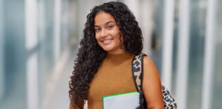 Prefeitura de Carapicuíba abre 470 vagas de estágio em parceria com o CIEE Estudante universitário em Carapicuíba se inscrevendo para processo seletivo de estágio.