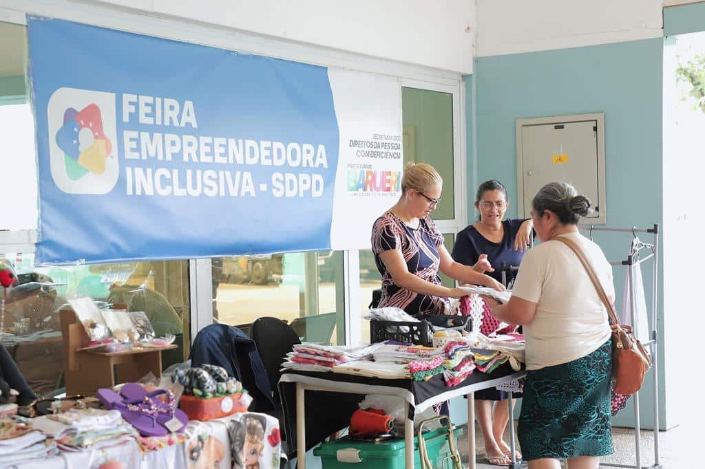 Expositores e produtos artesanais na Feira Empreendedora Inclusiva na sede da SDPD em Barueri 2