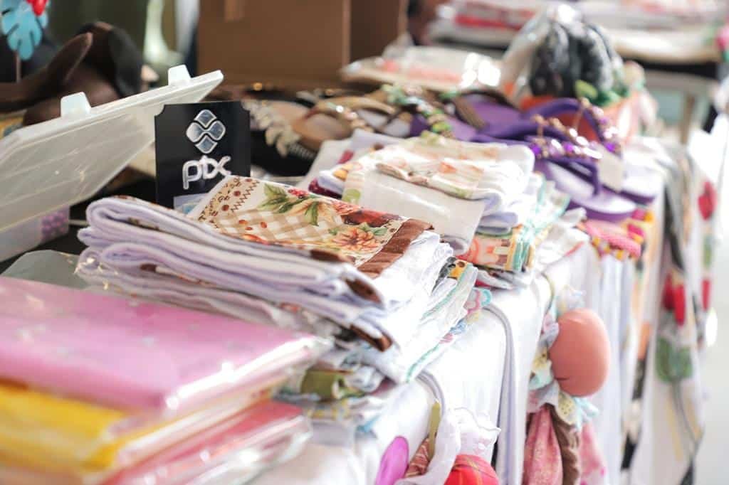 Expositores e produtos artesanais na Feira Empreendedora Inclusiva na sede da SDPD em Barueri 1